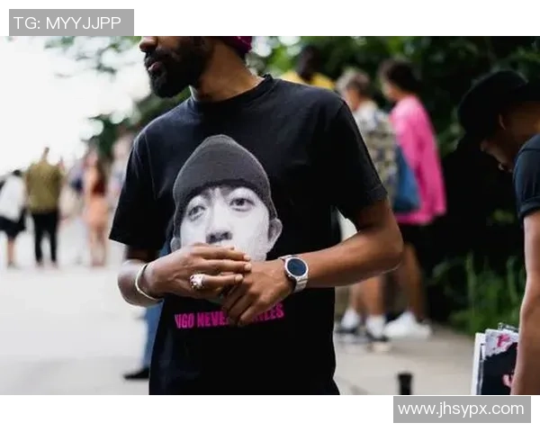 新一代足球球星颜值爆表引领潮流成为全球年轻人偶像的魅力风潮